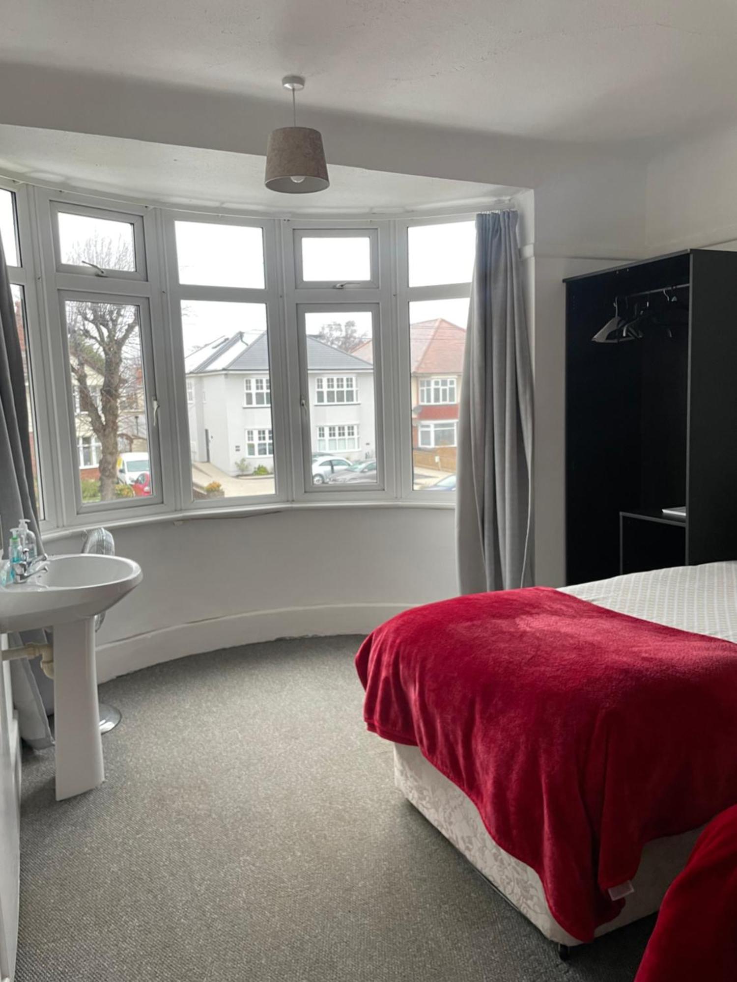 Amitie Guest House Борнмут Экстерьер фото