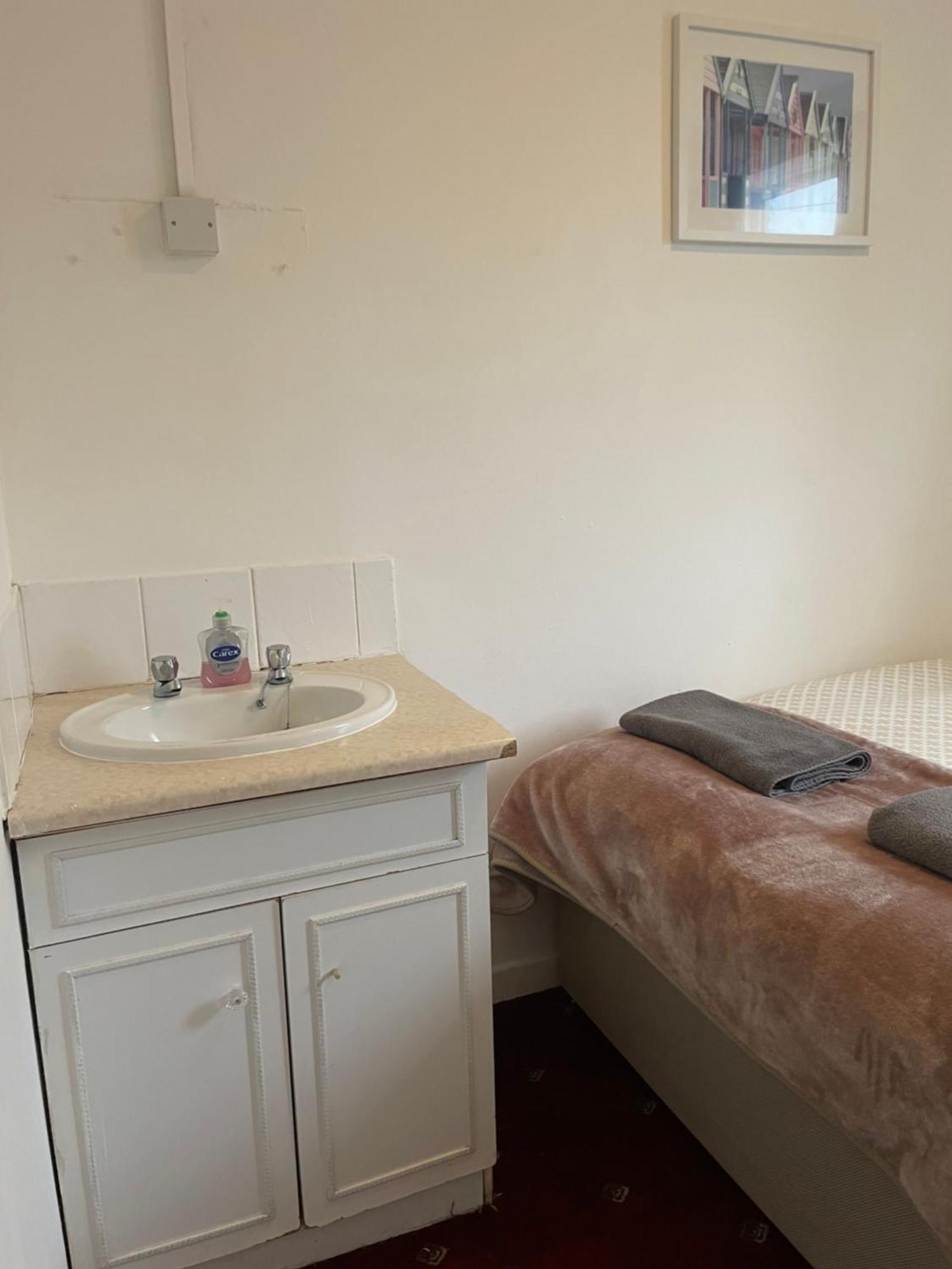 Amitie Guest House Борнмут Экстерьер фото